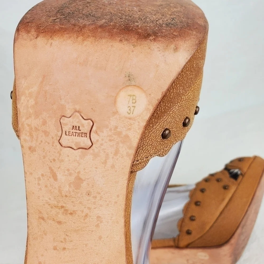 Vince Camuto all leather tan studs chunky heel sandals size 7B